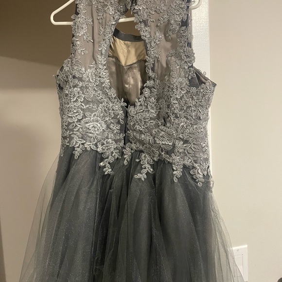 Formal dress! - Picture 4 of 4
